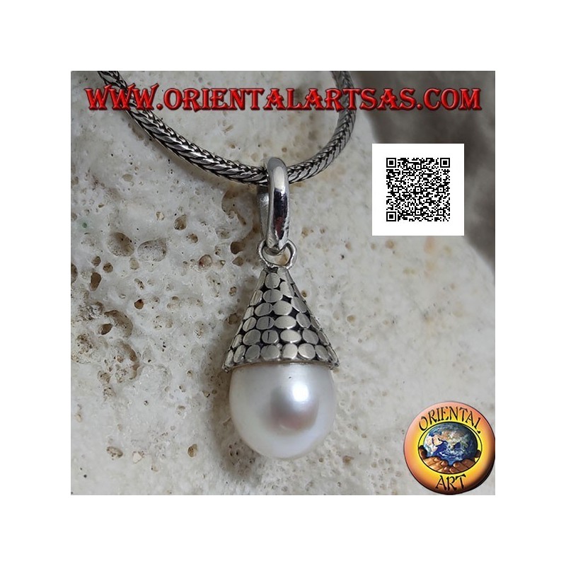 Silver pendant with white pearl with conical hat of smooth disks