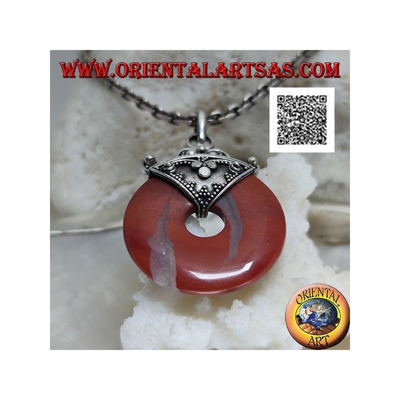 Pendentif en jaspe rouge en forme de beignet de 28 mm. avec crochet décoré en bas-relief argenté