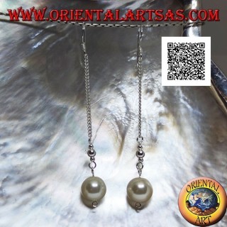 Silver pendant earrings in 3 cm chain with two silver balls and white pearl at the ends