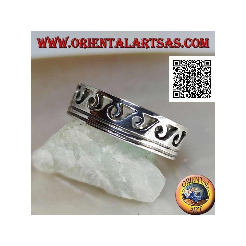 Bague en argent sculpté en vagues sur deux lignes gravées