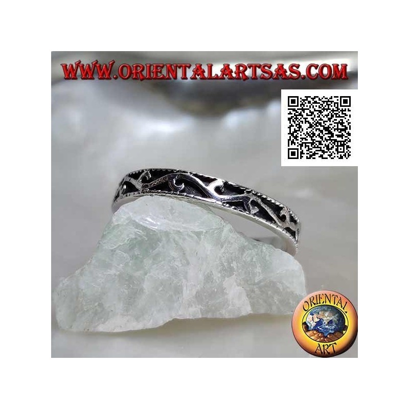 Anello a fedina in argento intarsiato ad onda ad alto rilievo