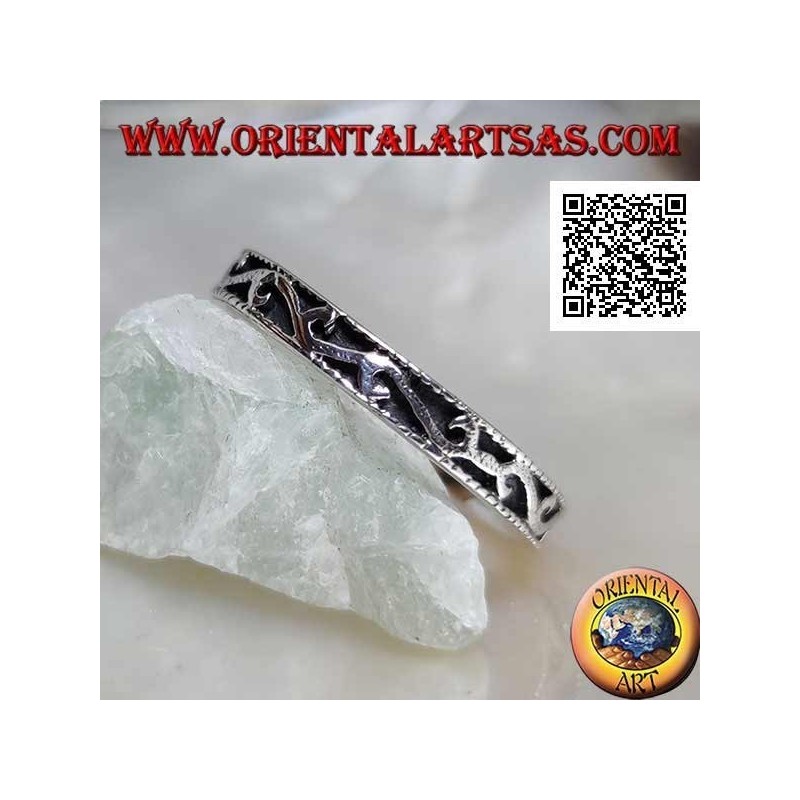 Anello a fedina in argento intarsiato ad onda ad alto rilievo