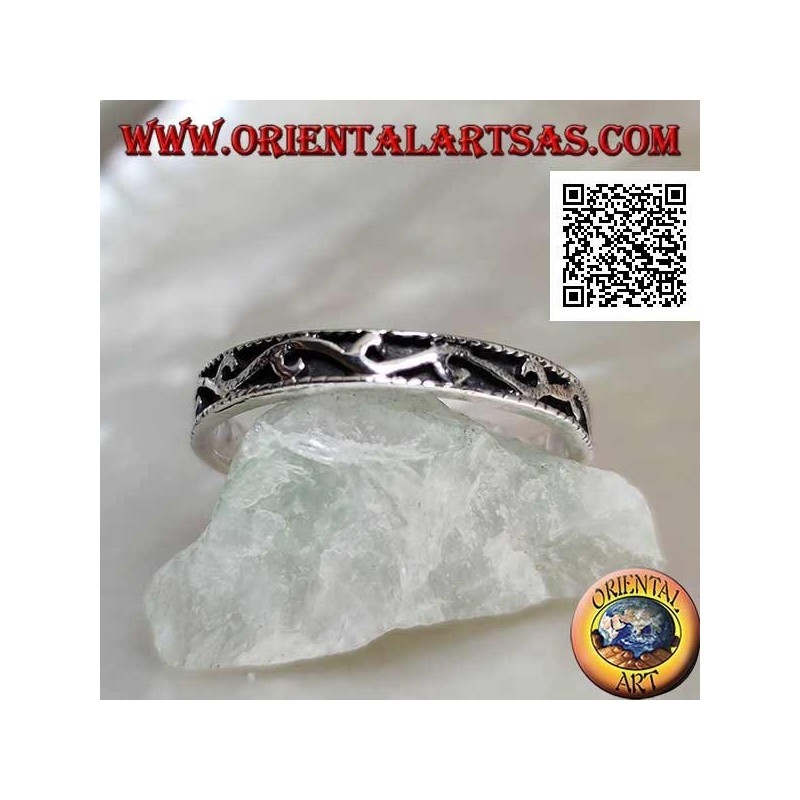 Bague en argent, incrustée d'une vague en haut relief