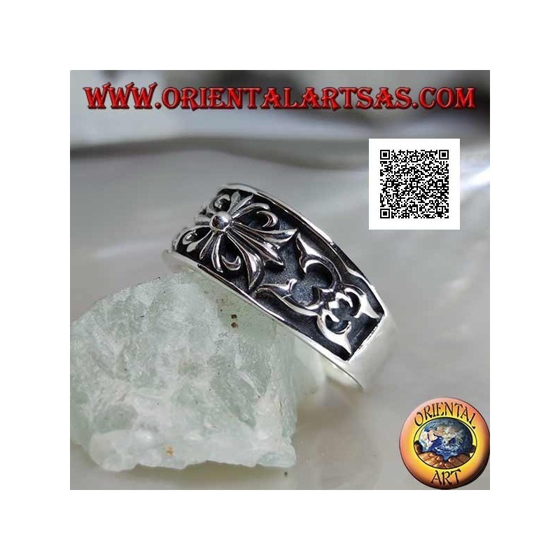 Anillo de plata con anillo de media luna con cruz gótica de lirios y decoraciones en bajorrelieve
