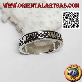 Anello in argento a fedina con croci a X puntinate incise