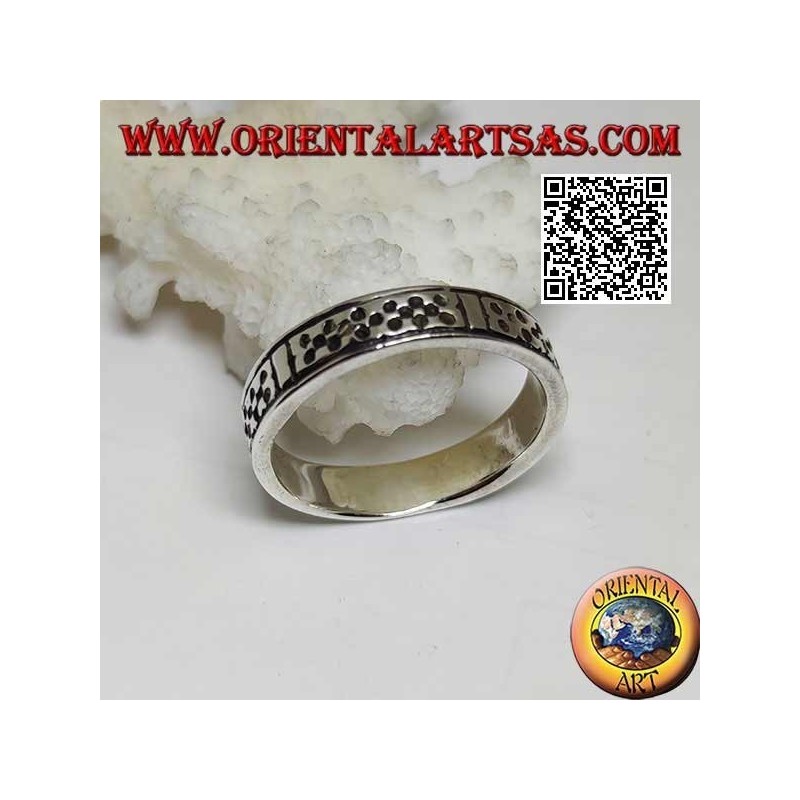 Anello in argento a fedina con croci a X puntinate incise