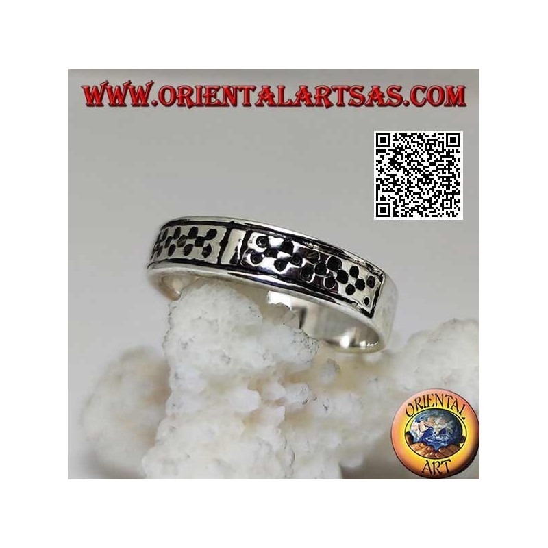 Bague en argent avec croix en X pointillés gravés