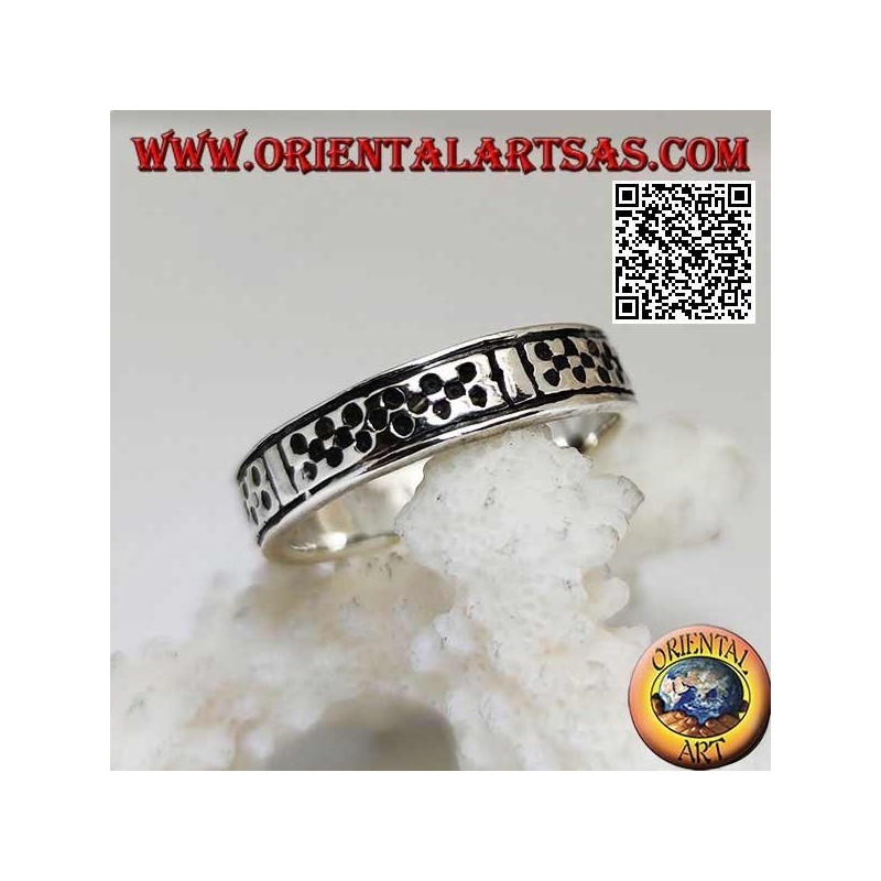 Silver ring with engraved dotted X crosses
