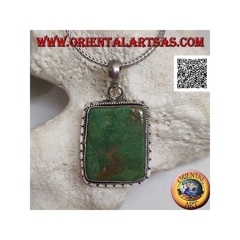 Pendentif en argent avec grande turquoise antique tibétaine rectangulaire entourée de clous