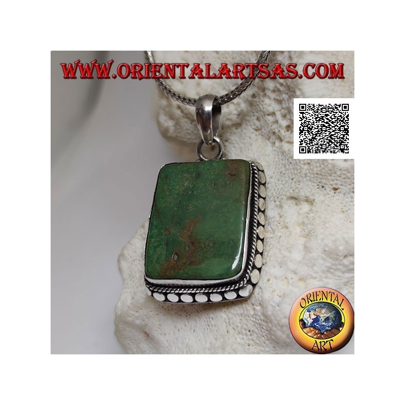 Ciondolo in argento con grande turchese antico tibetano a rettangolare contornato da borchie