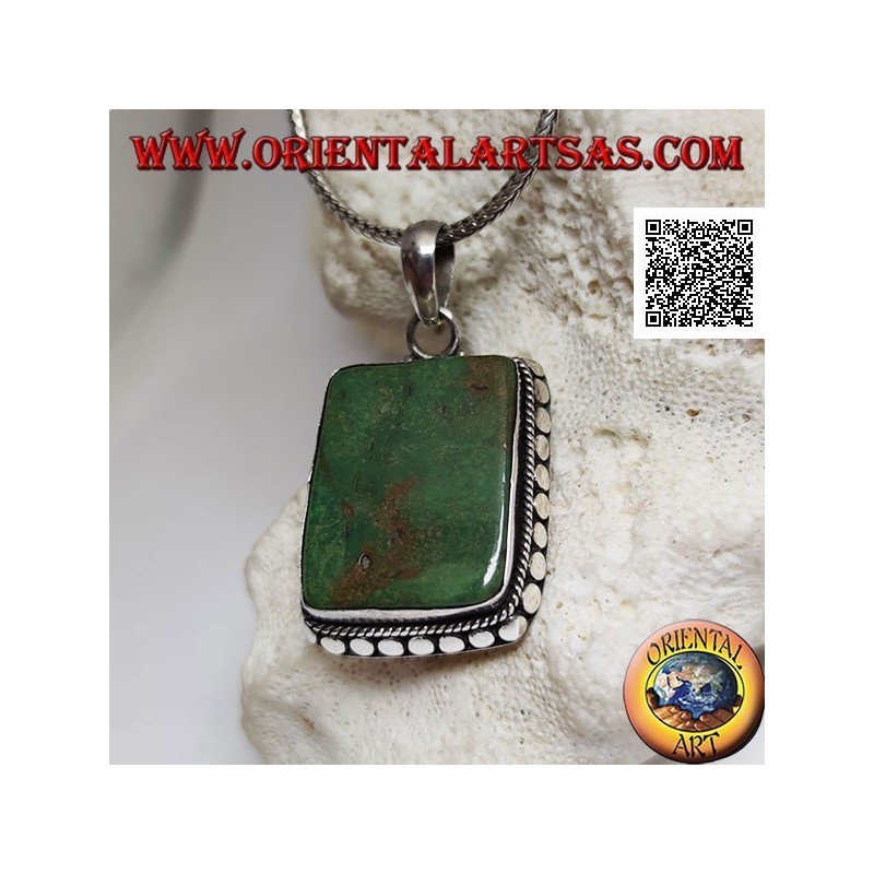 Pendentif en argent avec grande turquoise antique tibétaine rectangulaire entourée de clous
