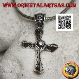 Ciondolo in argento croce cristiana tridimensionale appuntita con incisioni sui 3 spigoli e croce sul gancio