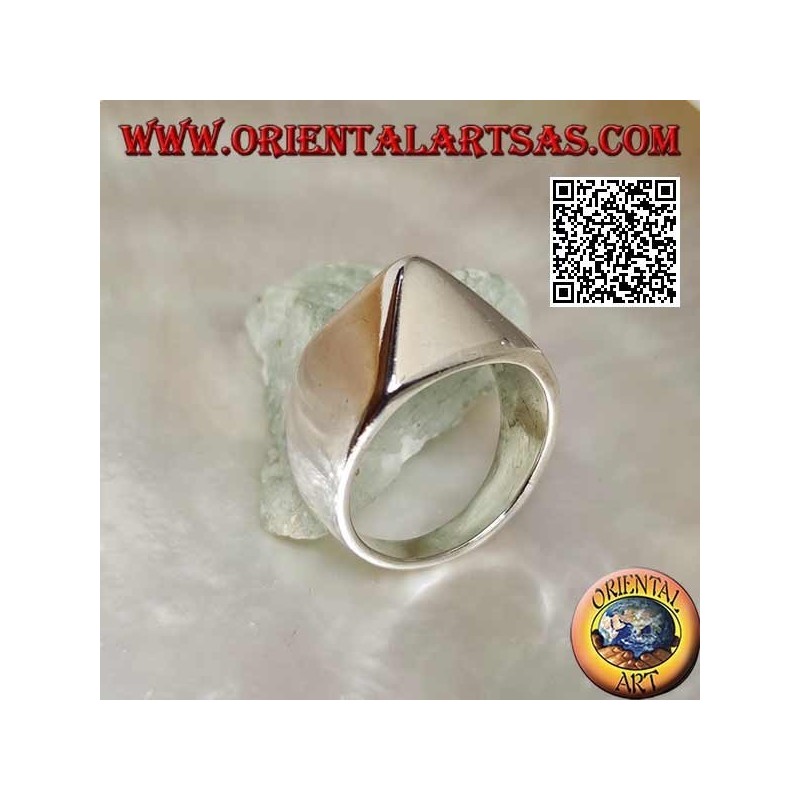 Bague en argent simple en forme de pyramide lisse et saillante