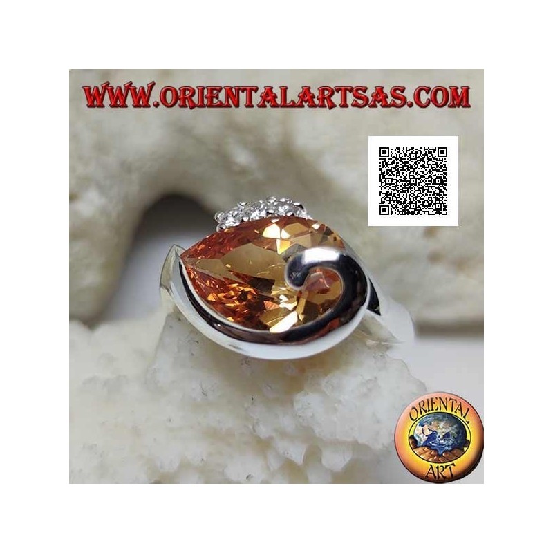 Rhodinierter Silberring mit tropfenförmigem Champagnerzirkon mit gebogener Linie unten und drei Zirkonen oben