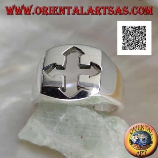 Anello in argento liscio con traforo di una croce greca con finali a punta 