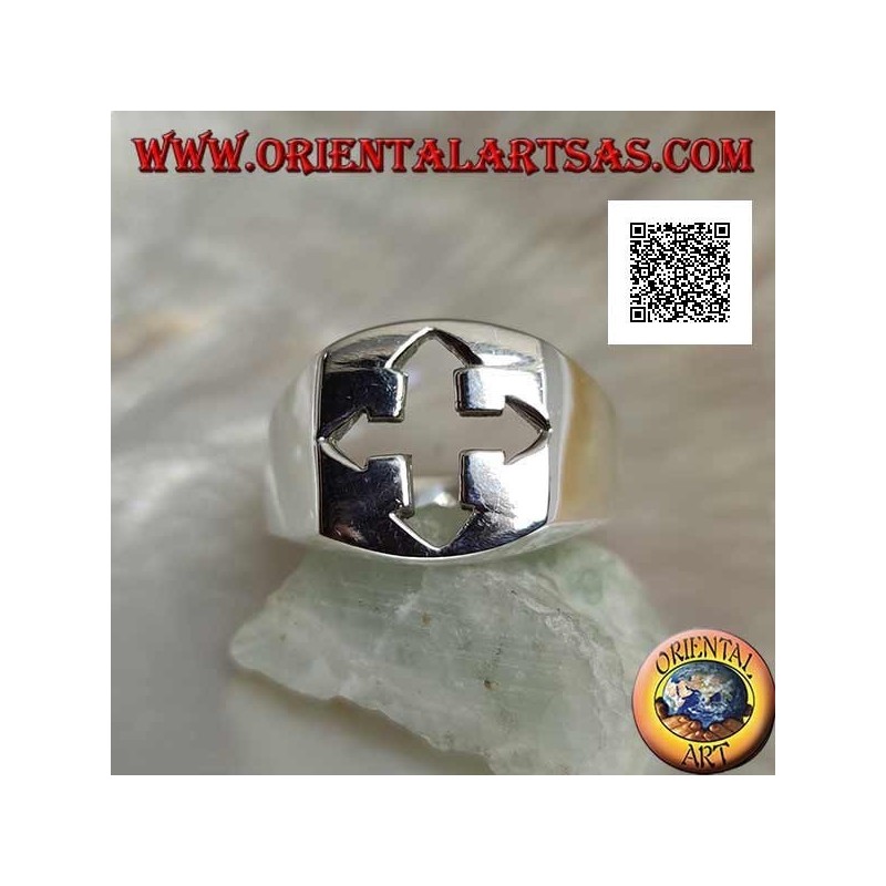 Smooth silver ring with fretwork of a Greek cross with pointed ends