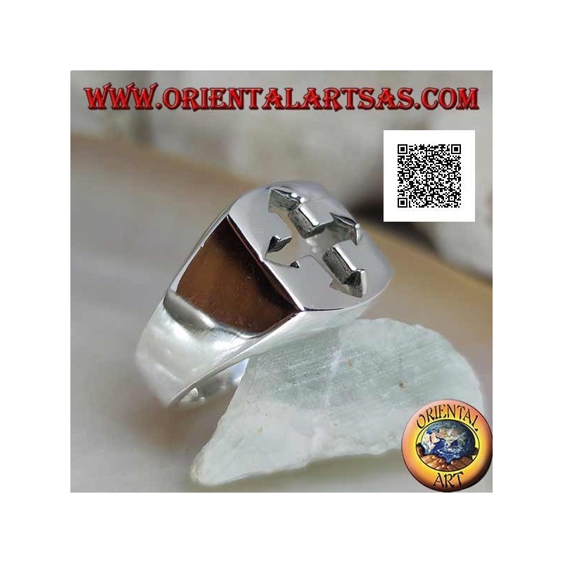 Smooth silver ring with fretwork of a Greek cross with pointed ends