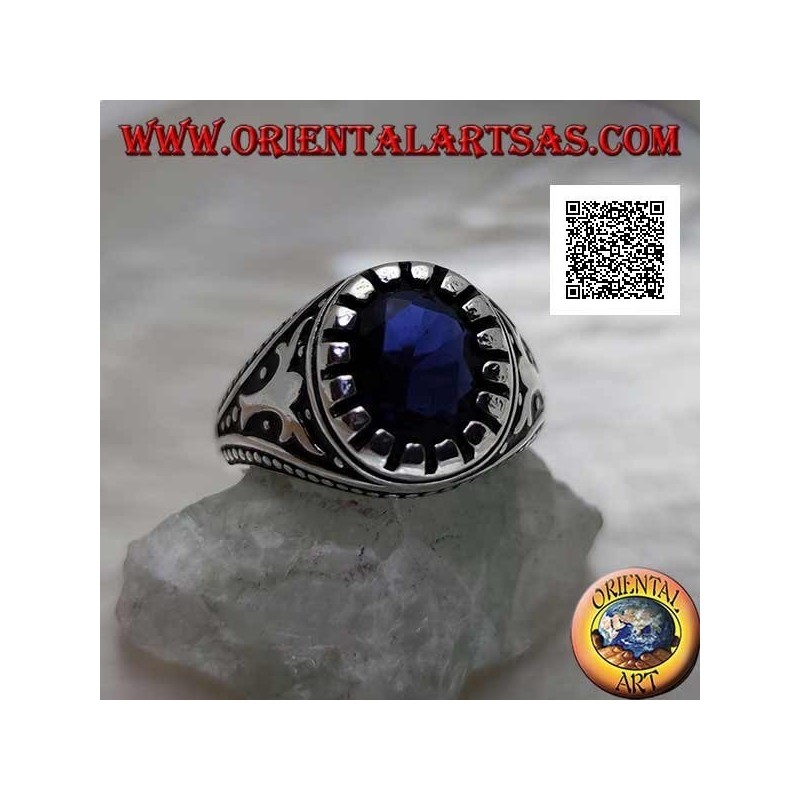 Bague en argent avec saphir synthétique ovale facetté avec motif impérial gravé sur les côtés