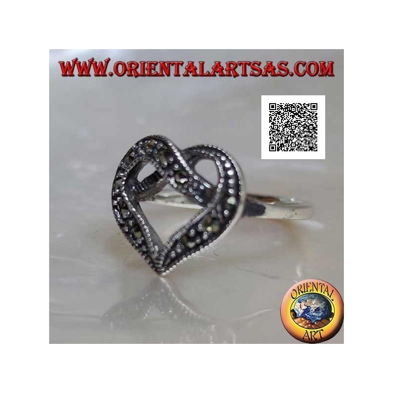 Anillo de plata con entrelazado central en forma de corazón tachonado de marcasita