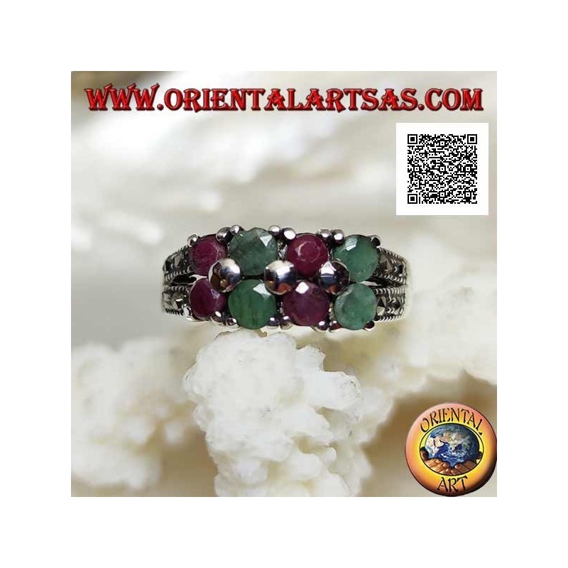 Bague en argent avec paires de rubis ronds naturels et d'émeraudes sertis en alternance et marcassite sur les côtés