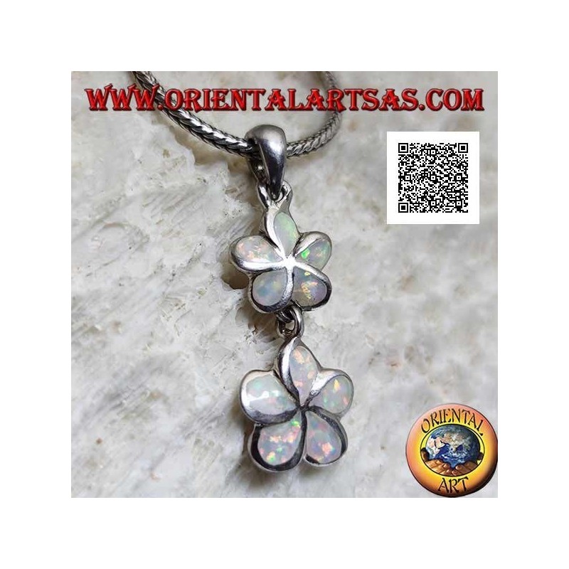 Silberanhänger mit 5 Blütenblättern (Walderdbeere) senkrecht mit Harlekinopal