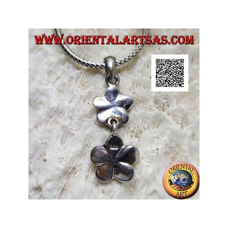 Silberanhänger mit 5 Blütenblättern (Walderdbeere) senkrecht mit Harlekinopal