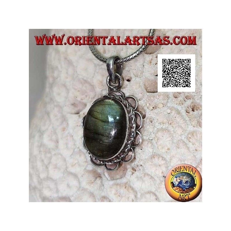 Ciondolo in argento con labradorite ovale grande a cabochon contornata da cordoncino e semicerchi