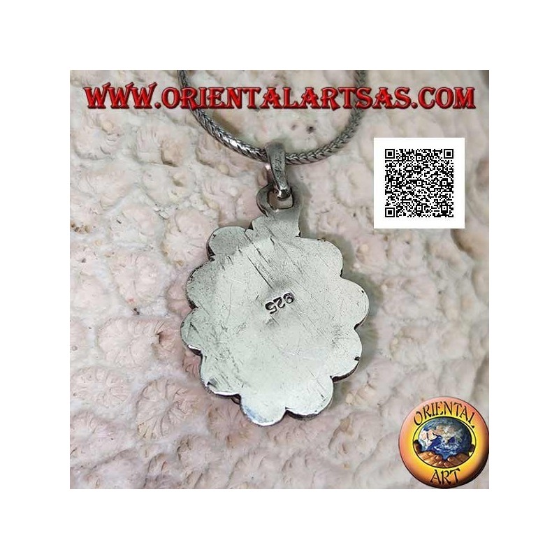 Colgante de plata con gran labradorita cabujón ovalado rodeado de cordón y semicírculos