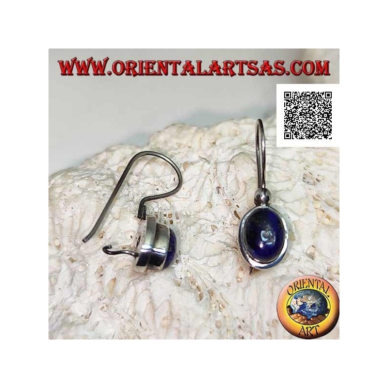 Silberne Ohrringe mit ovalem Cabochon Lapislazuli auf glatter Fassung mit Bordüre