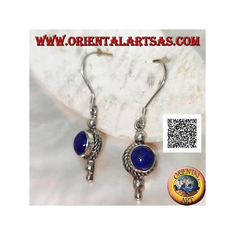 Boucles d'oreilles pendantes en argent avec lapis lazuli rond entouré de tissage et deux boules en dessous