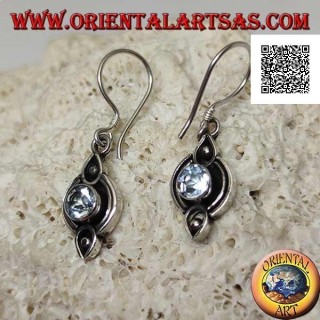 Pendientes de plata con topacio azul redondo natural sobre engaste étnico grabado