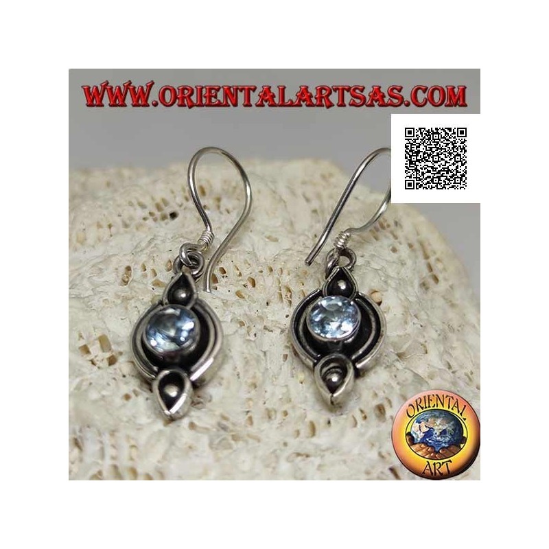 Pendientes de plata con topacio azul redondo natural sobre engaste étnico grabado