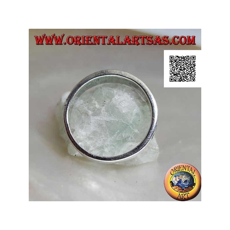 Anillo de plata con cuadrados grabados en progresión y motivo central