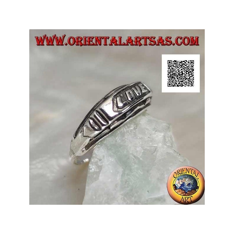 Anello in argento a fedina con scritta "LOVE" in bassorilievo su targhetta