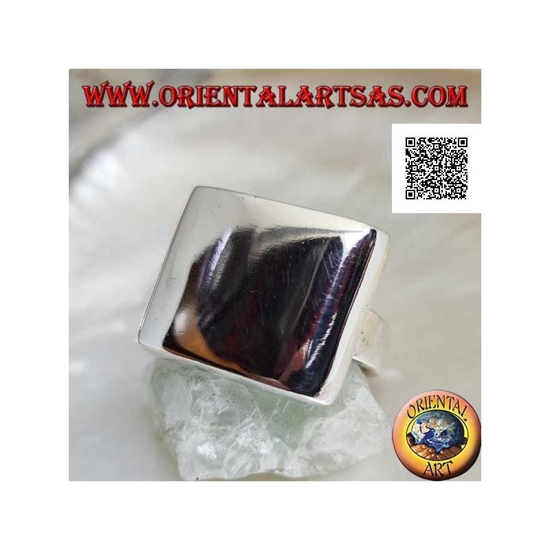 Anillo plateado liso con placa rectangular redondeada en los bordes