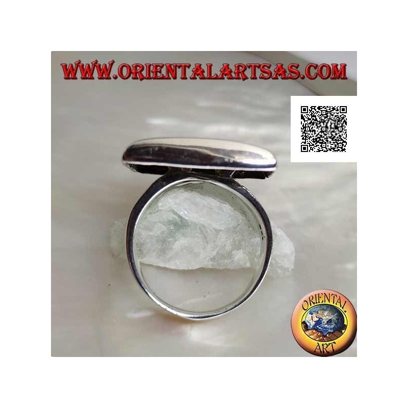 Smooth silver ring with rounded rectangular plate on the edges