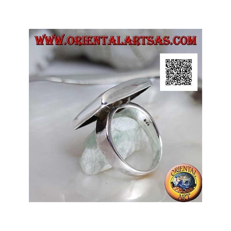 Anello in argento liscio con piastra rettangolare arrotondata sugli spigoli