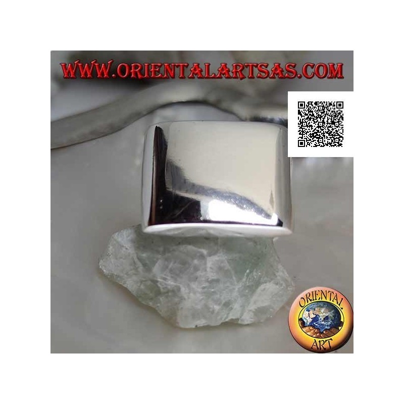 Anello in argento liscio con piastra rettangolare arrotondata sugli spigoli