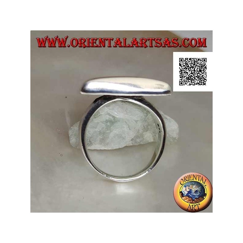 Smooth silver ring with rounded rectangular plate on the edges