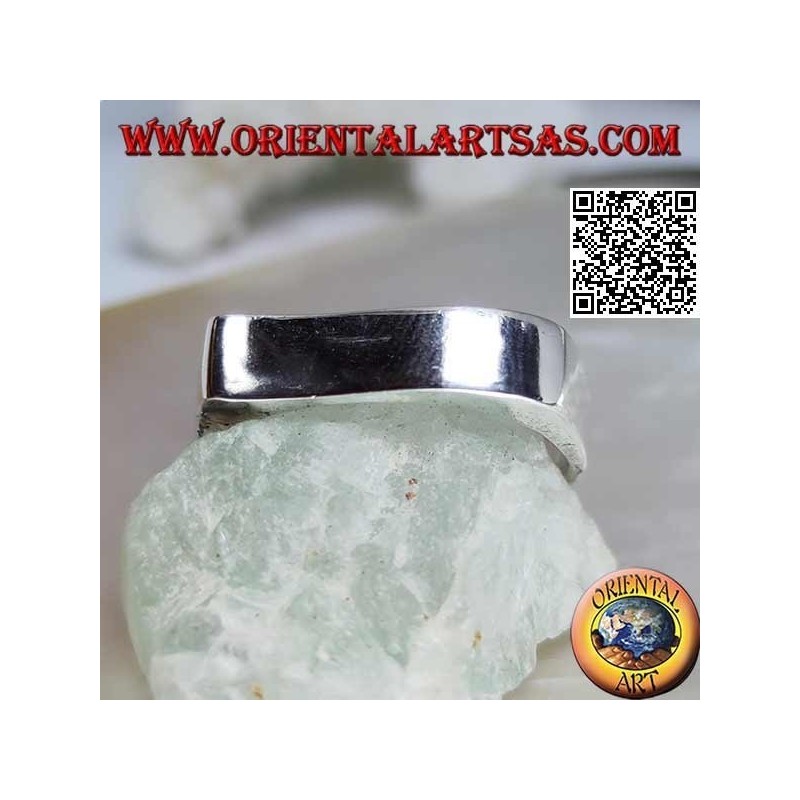 Anello in argento liscio squadrato ondulato sul davanti