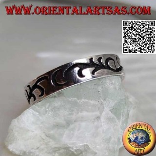 Bague en argent avec une branche florale gravée