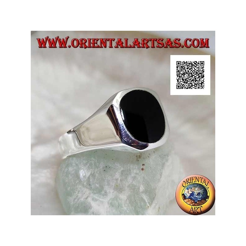 Silver ring with round onyx flush with the edge on a smooth square frame