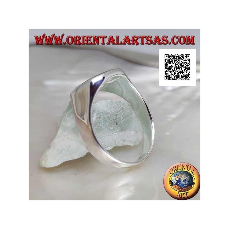 Silver ring with round onyx flush with the edge on a smooth square frame