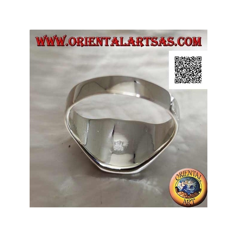 Anello in argento con onice tonda a filo bordo su montatura squadrata liscia