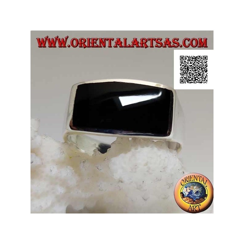 Anello in argento con onice rettangolare orizzontale  a filo bordo su montatura liscia
