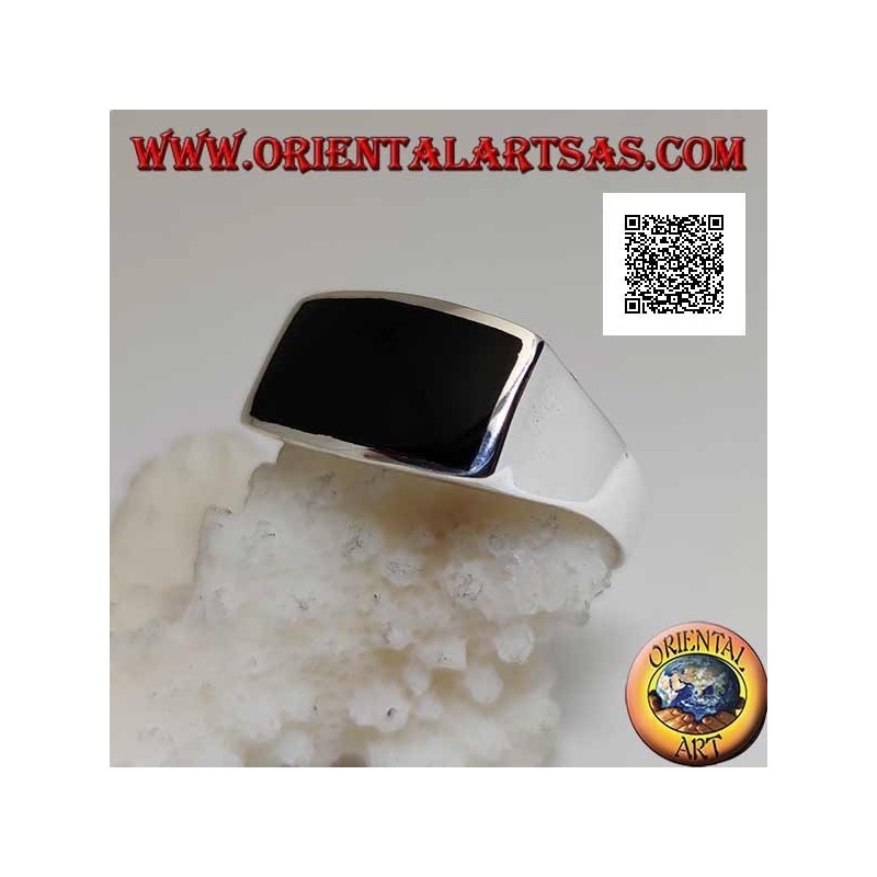 Bague en argent avec onyx rectangulaire horizontal au ras du bord sur cadre lisse