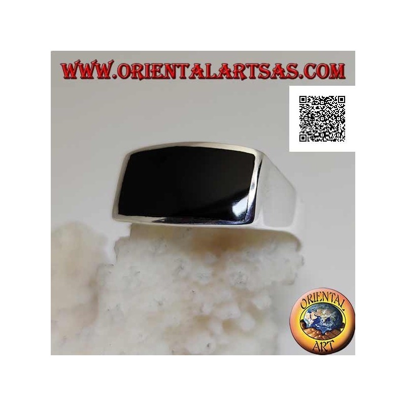Bague en argent avec onyx rectangulaire horizontal au ras du bord sur cadre lisse