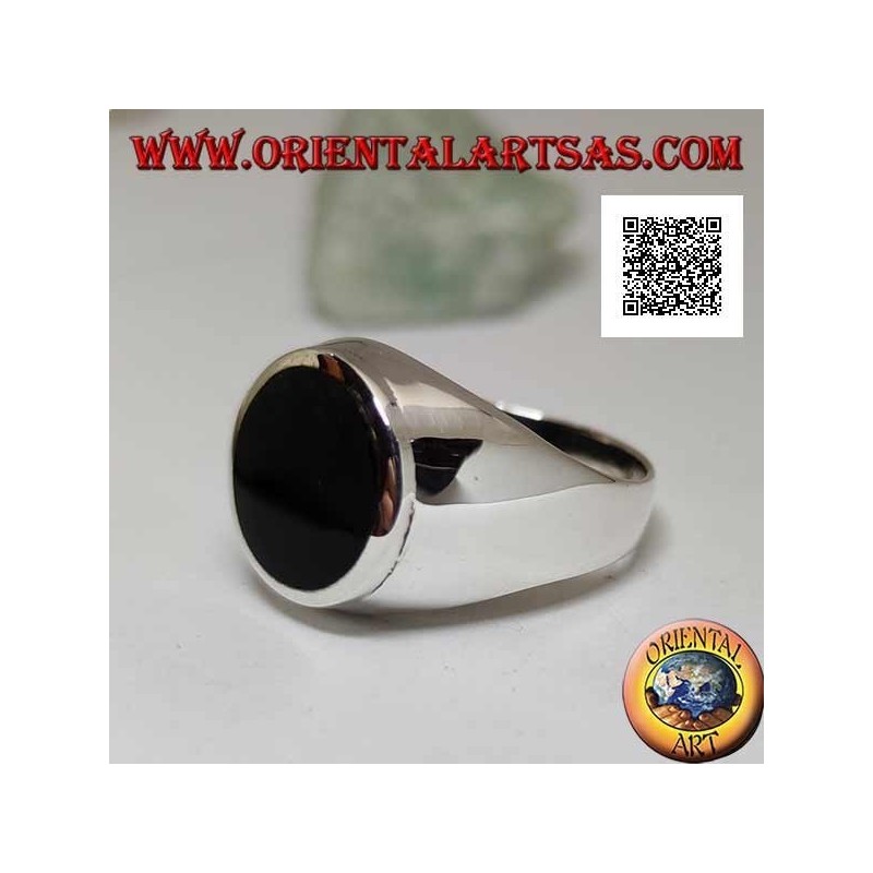 Silver ring with round onyx flush with raised edge on smooth frame