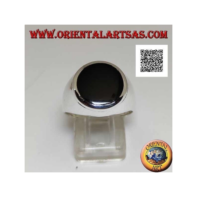Silver ring with round onyx flush with raised edge on smooth frame