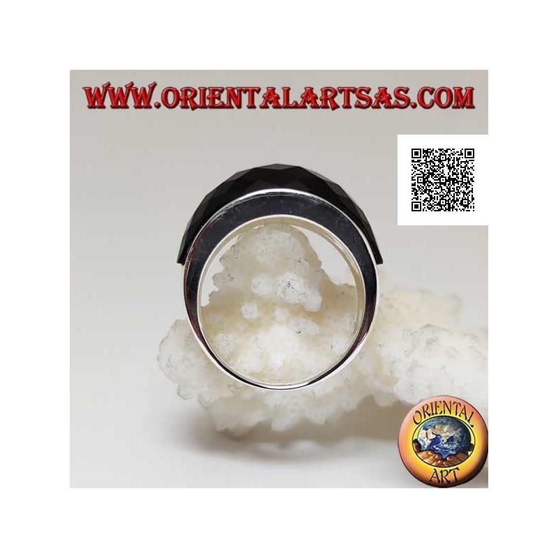 Anello in argento con onice curva bombata rettangolare sfaccettata su montatura liscia